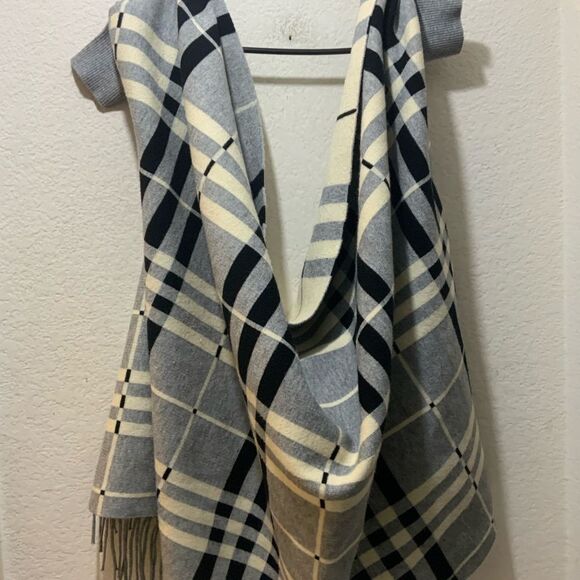 Carolina clothing company one size plaid soft cape fringe poncho - Picture 4 of 8